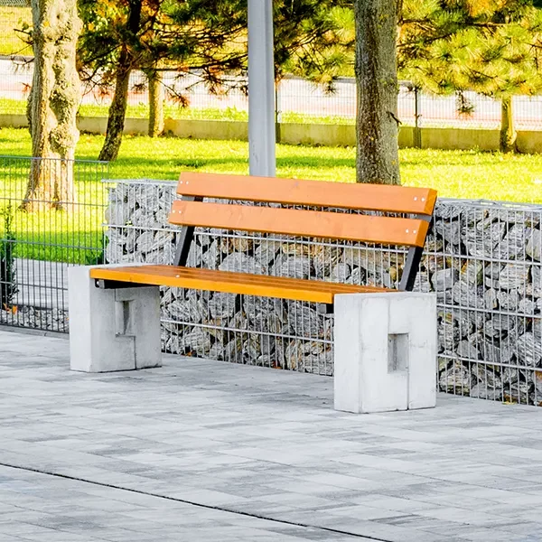 Ławka parkowa betonowa Roma z oparciem