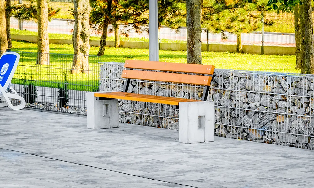 Ławka parkowa betonowa Roma z oparciem