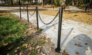 Słupek miejski Viking z łańcuchem