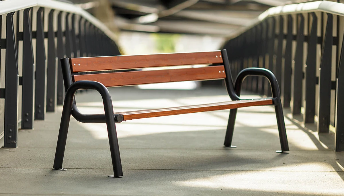 Ławki parkowe ze stali czy z żeliwa?