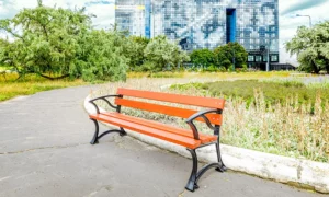 Ławka parkowa Łódzka z podłokietnikiem