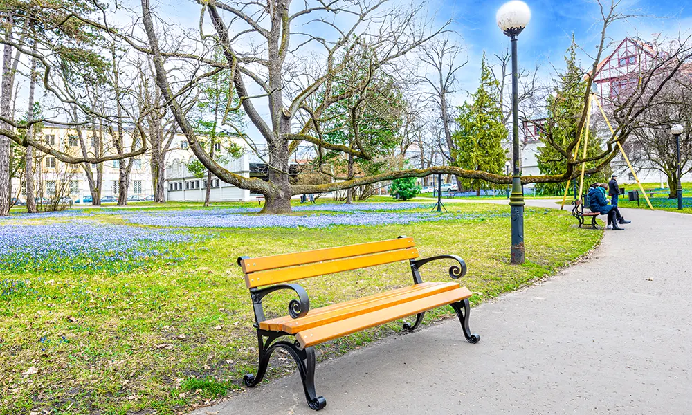 Ławka parkowa Wiedeńska z podłokietnikiem
