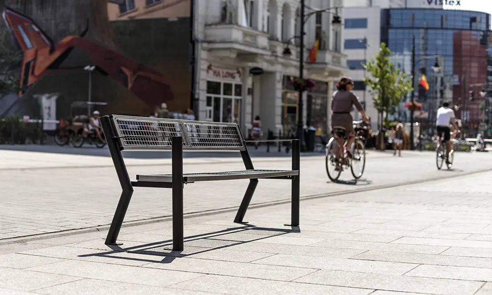 Ławka parkowa Gladiator Solid z podłokietnikiem