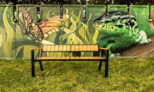 Ławka parkowa Gladiator Prestige z drewnianym podlokietnikiem