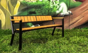 Ławka parkowa Gladiator Prestige z drewnianym podlokietnikiem