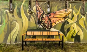 Ławka parkowa Gladiator Prestige z drewnianym podlokietnikiem