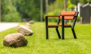 Krzesło parkowe Gladiator z podłokietnikiem drewnianym