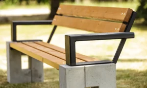 Ławka parkowa Roma z podłokietnikiem