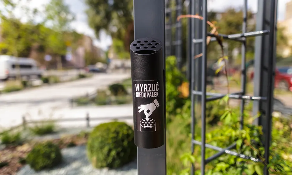 miejscka_popielnica_wyrzuc_niedopalek kosz naścienna
