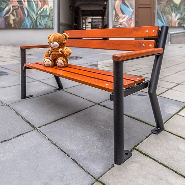 Ławka dla dzieci Śmiałek z podłokietnikiem drewnianym