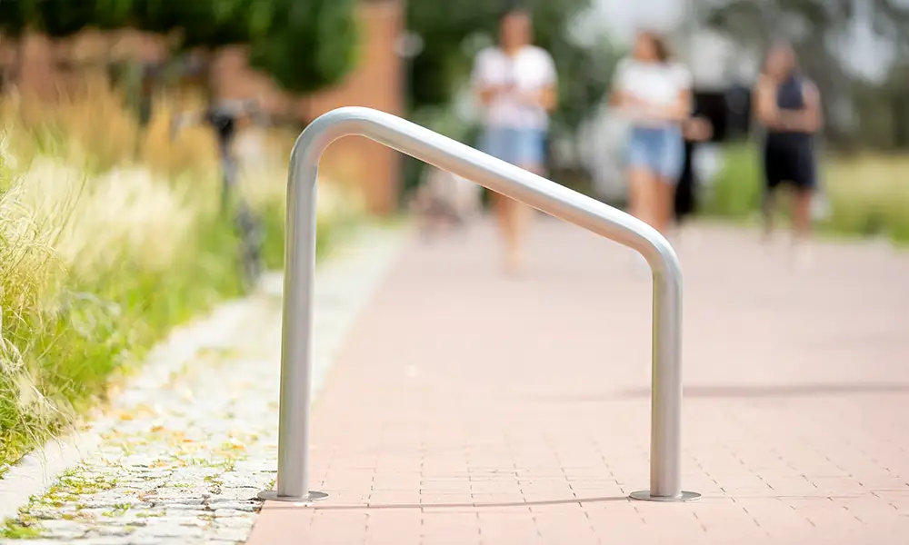 Stojak rowerowy typu U skośny