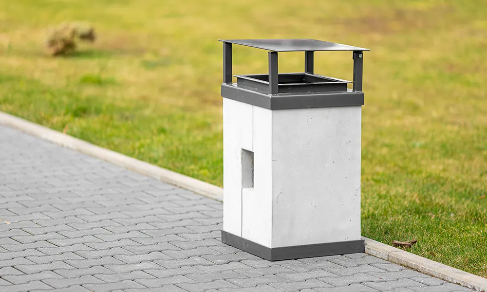 Kosz na śmieci Roma z daszkiem