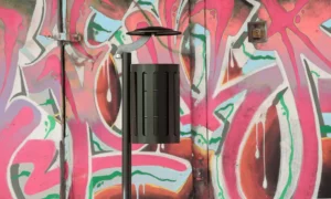 Kosz na śmieci Sofia z daszkiem