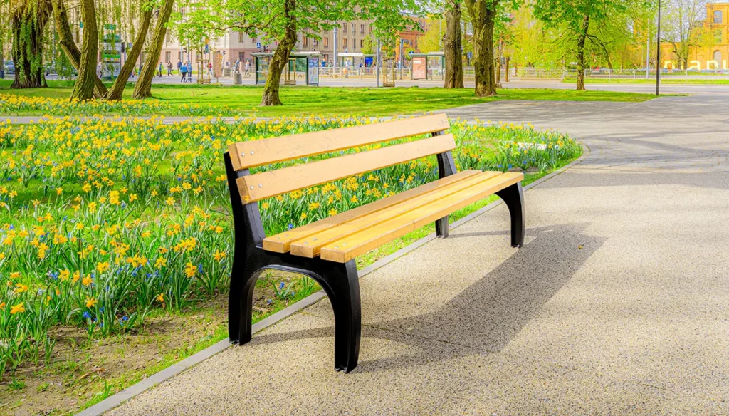 Ławki żeliwne – idealne rozwiązanie na trwałe i estetyczne miejsca odpoczynku
