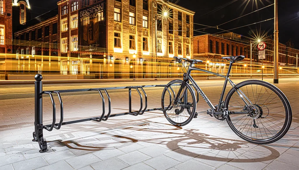 Jak wybrać idealny stojak rowerowy do miejskiej przestrzeni?