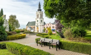 Ławka Agora z miejscem na wózek inwalidzki