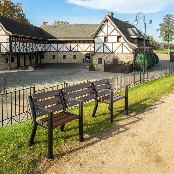 Ławka Agora z miejscem na wózek inwalidzki