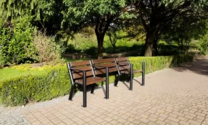 Ławka Agora z miejscem na wózek inwalidzki