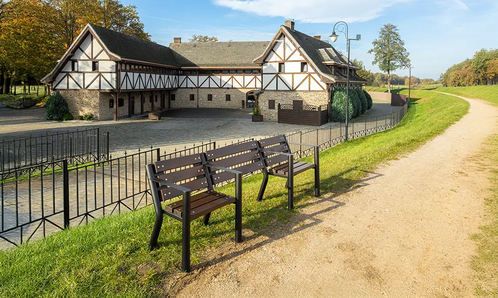 Ławka Agora z miejscem na wózek inwalidzki